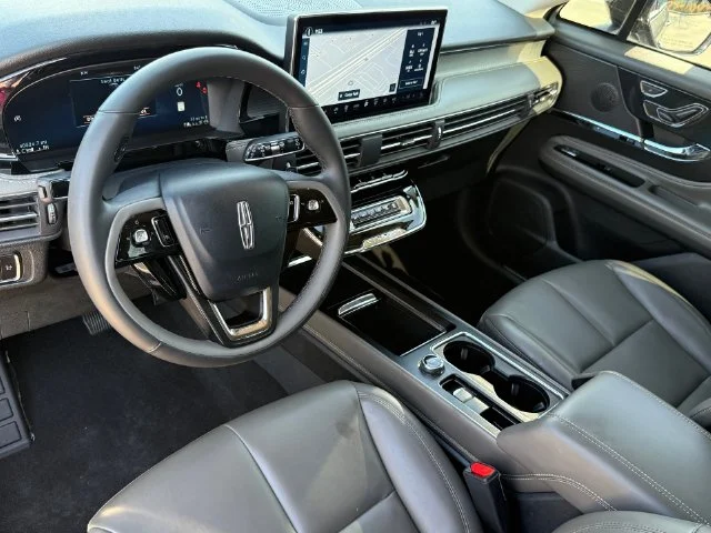 Used 2023 Gray Metallic Lincoln Standard image 10