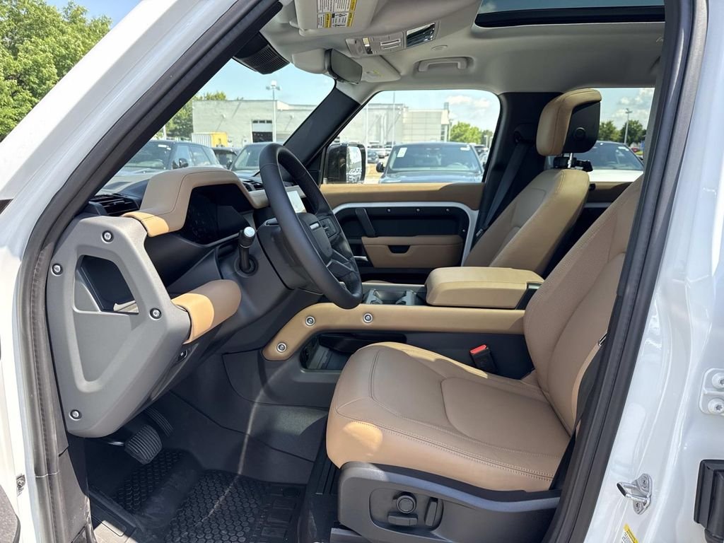 New 2026 Fuji White Land Rover S image 18