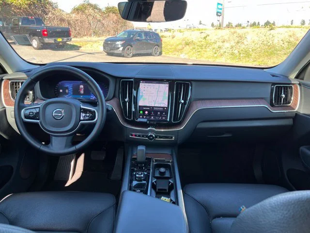 Used 2023 Onyx Black Metallic Volvo Plus Bright Theme image 9