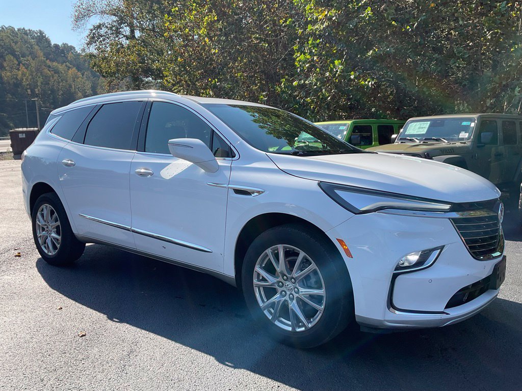 Used 2023 White Buick Essence image 7