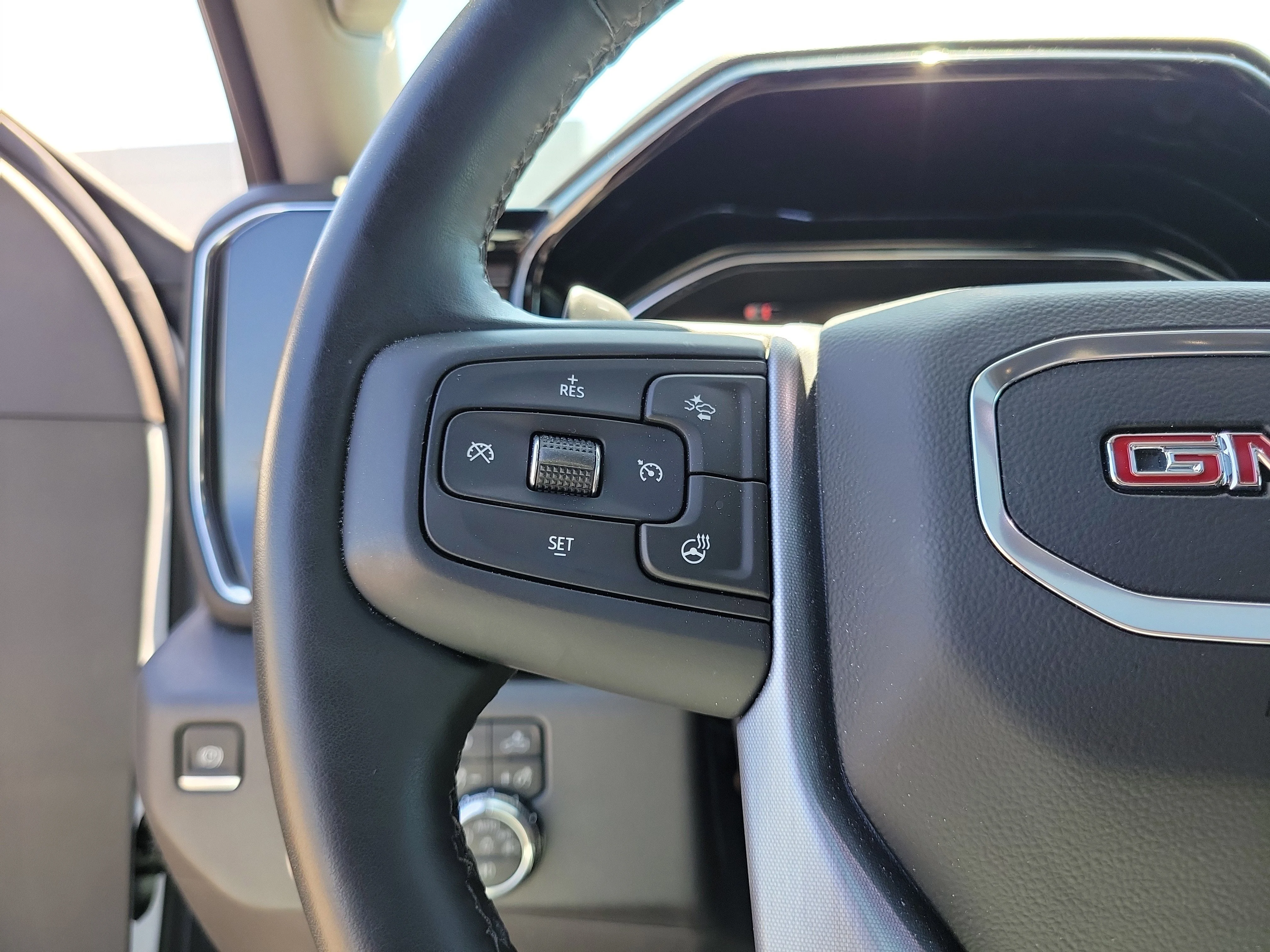 Used 2025 Summit White GMC Elevation image 21