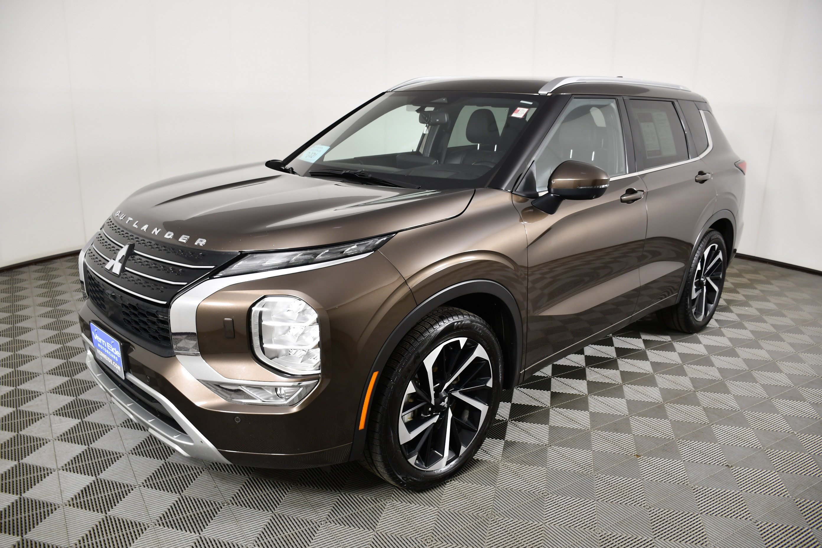Used 2022 Deep Bronze Metallic Mitsubishi SEL image 10