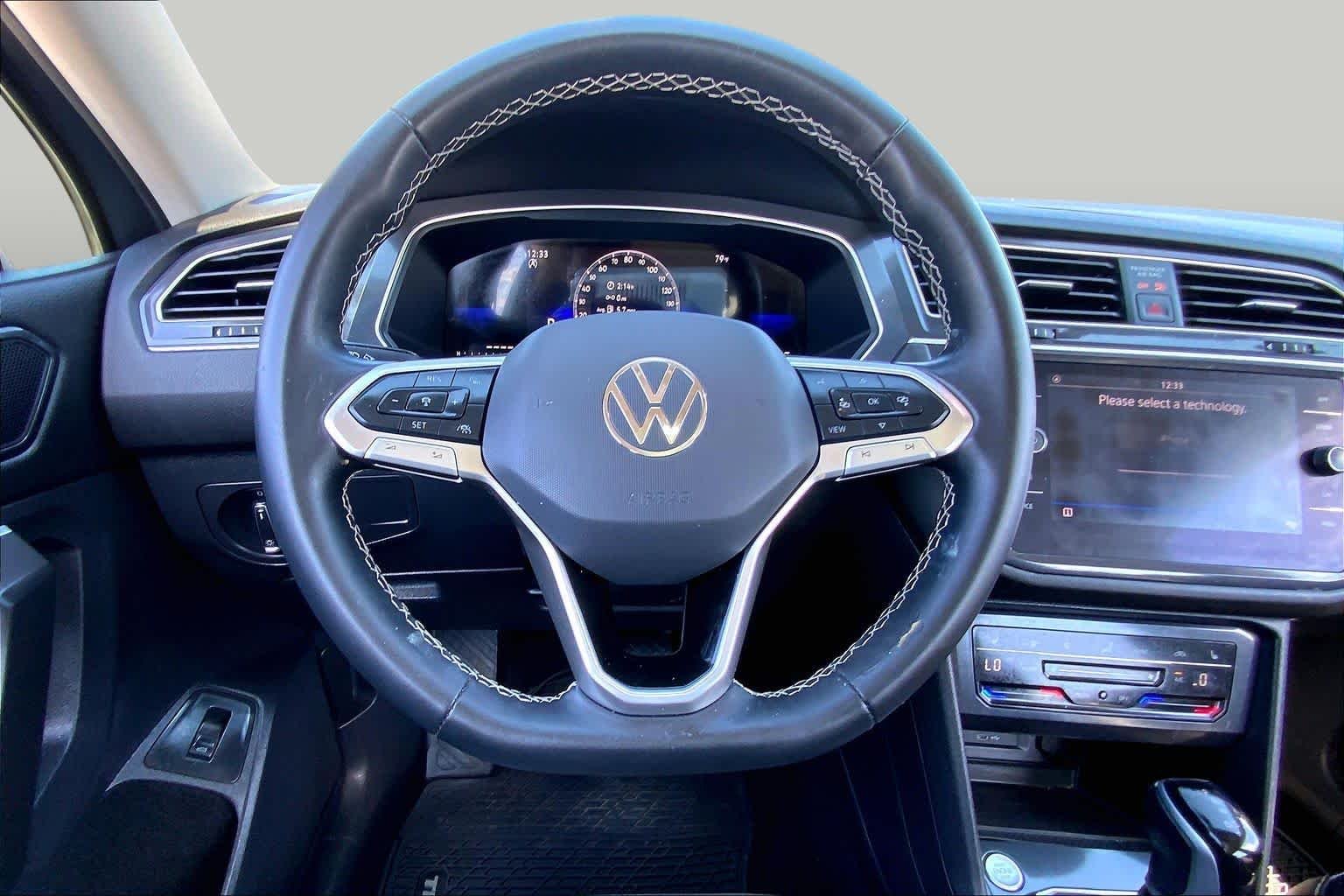 Used 2024 Platinum Gray Metallic Volkswagen SE image 6