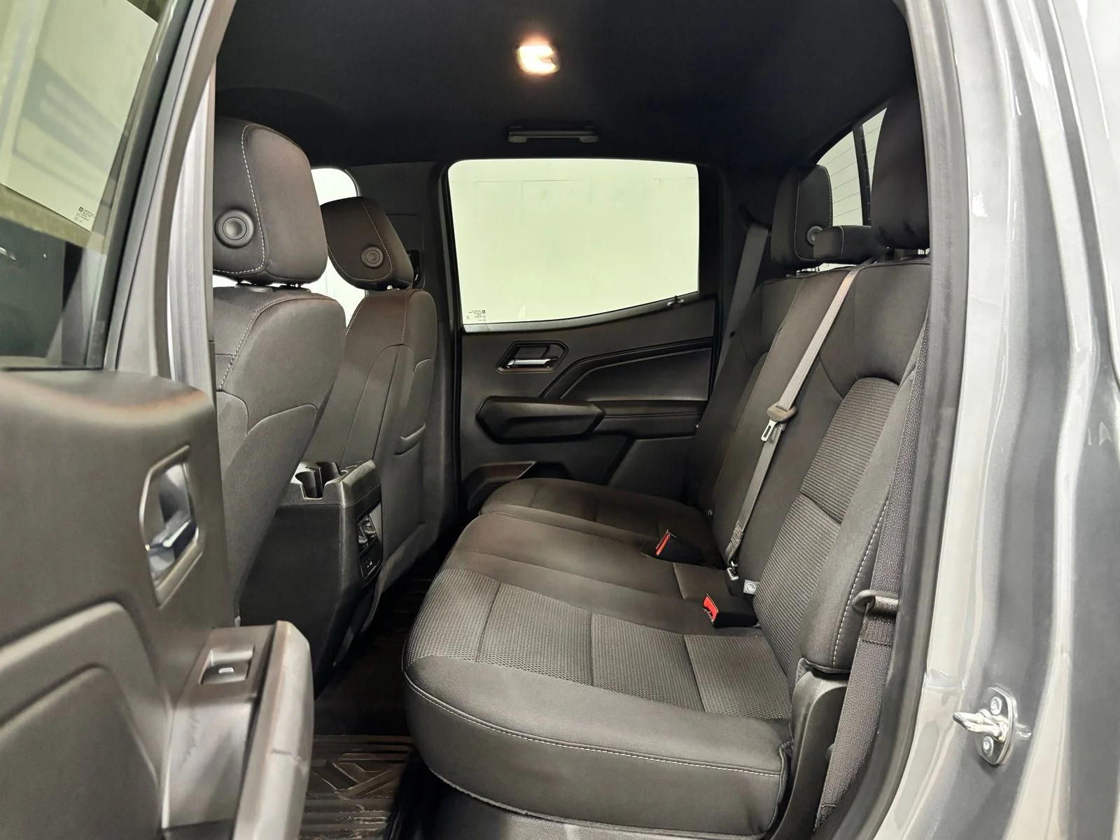 Used 2025 Silver GMC Elevation image 19