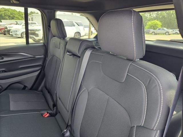 New 2026 Bright White Clear-Coat Exterior Paint Jeep Laredo image 32