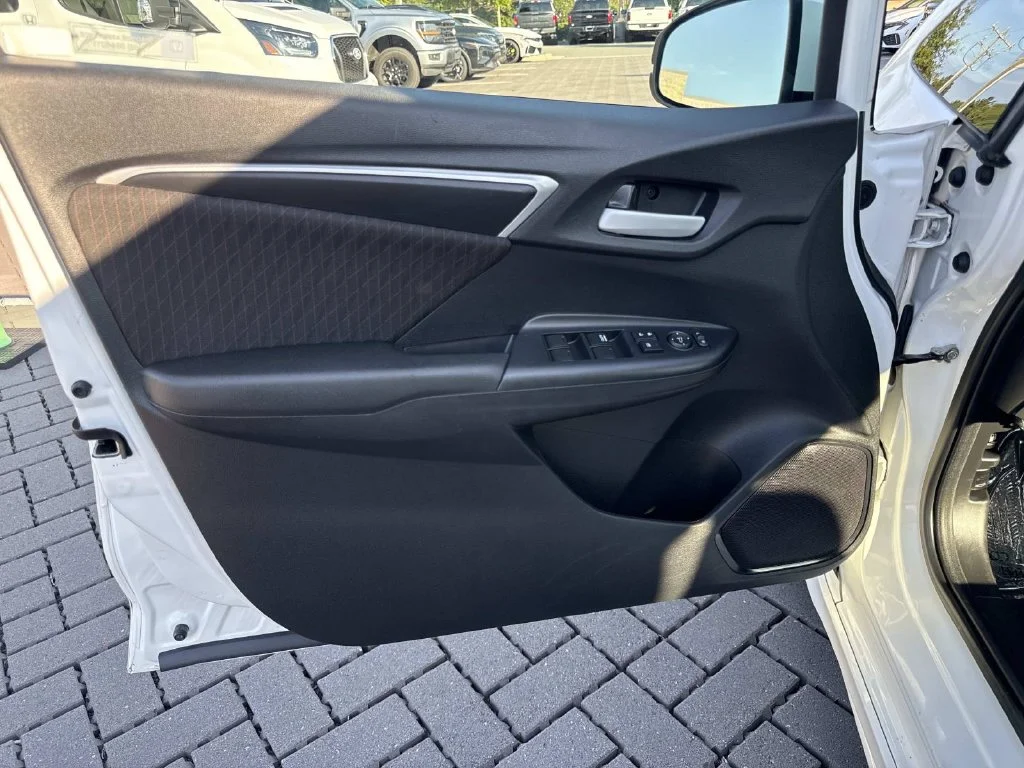 Used 2018  Honda Sport image 14