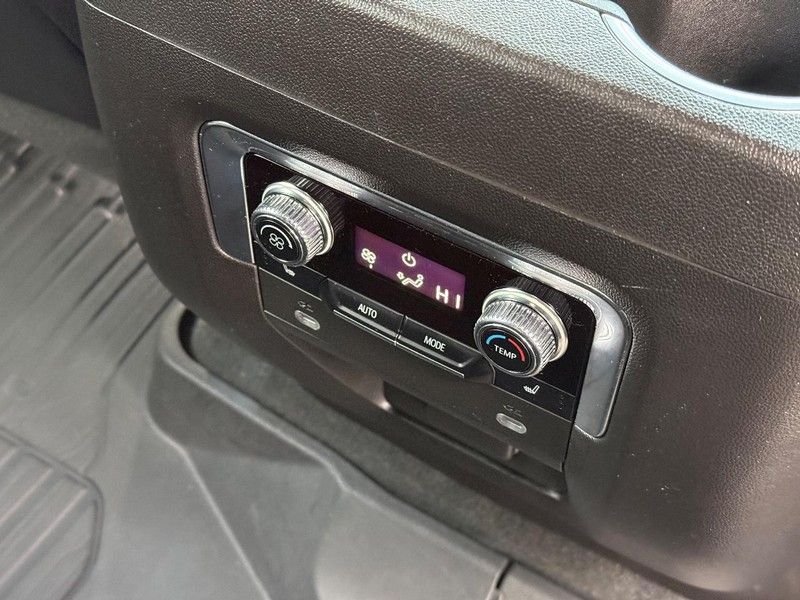 2023 GMC Yukon XL Denali - Photo 17