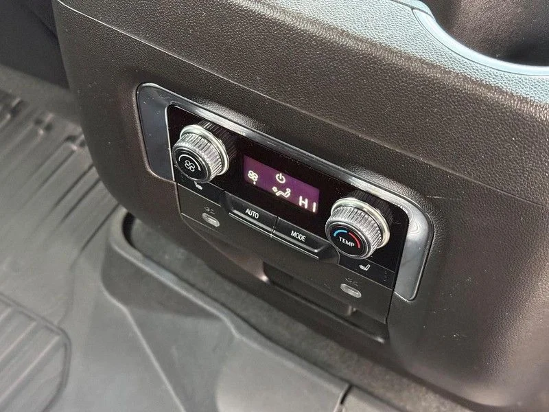 2023 GMC Yukon XL Denali - Photo 17