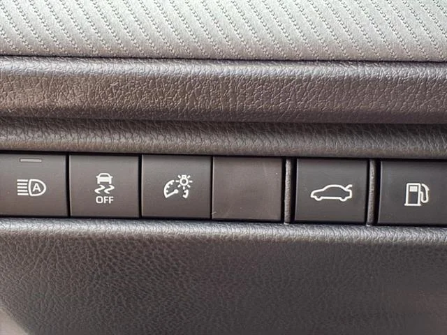2025 Toyota Camry SE - Photo 21