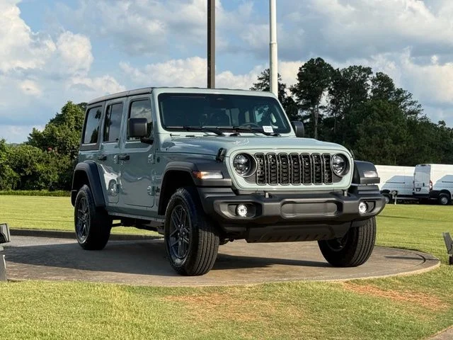 New 2026 Earl Clearcoat Jeep Sport S image 9