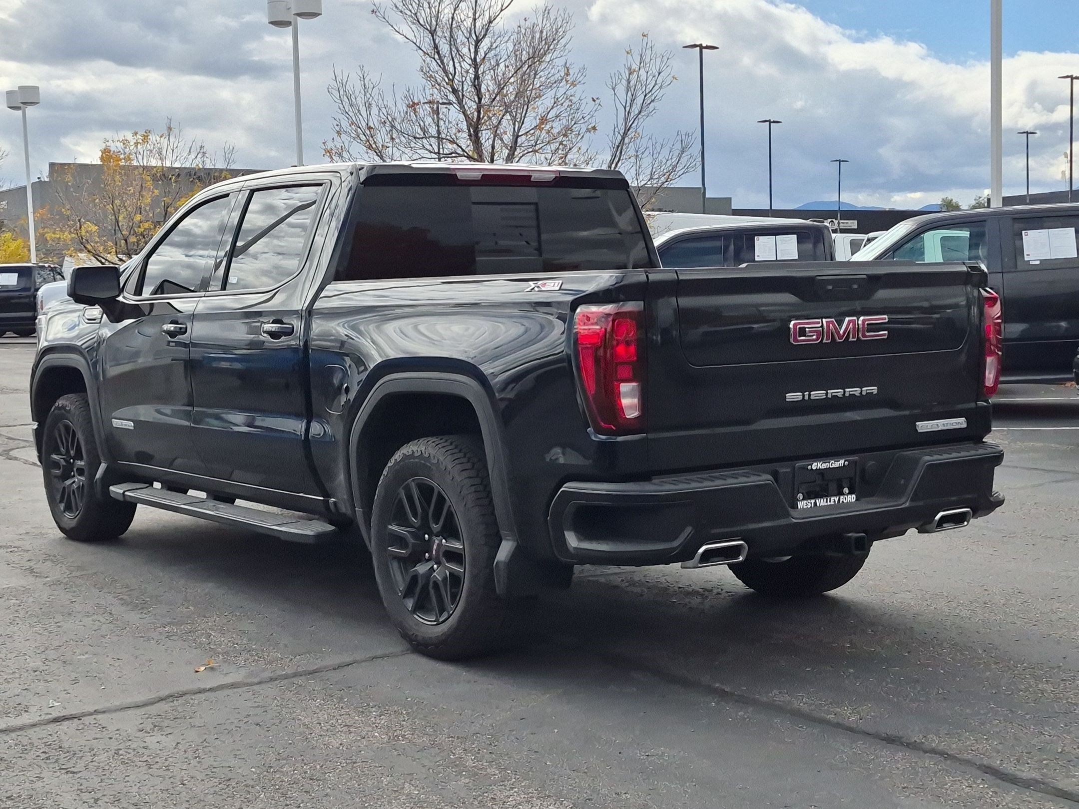Used 2026 Onyx Black GMC Elevation image 5
