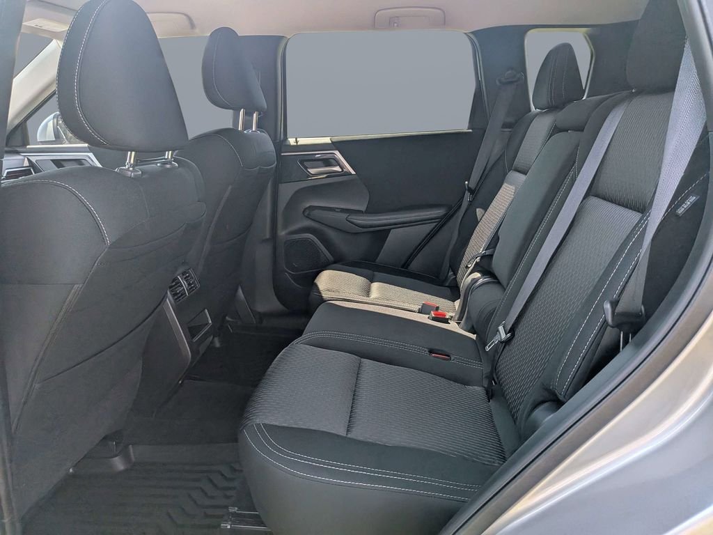Used 2024  Mitsubishi ES image 13