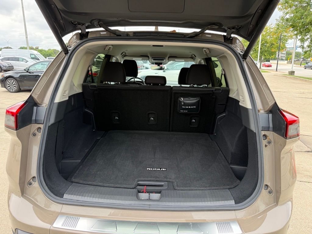 Used 2024 Beige/tan Nissan SV image 6
