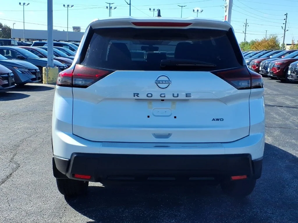 New 2026 Everest White Pearl TriCoat Nissan SV image 4