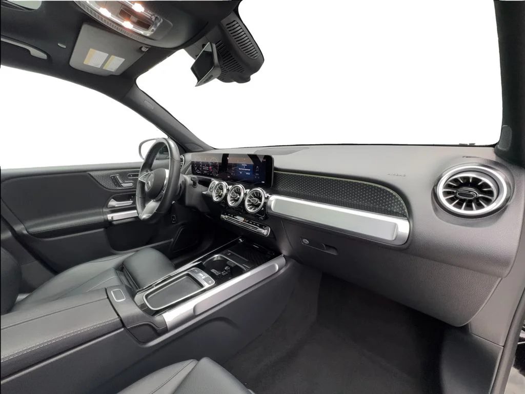 Used 2025 Black Mercedes-Benz GLB 250 image 27