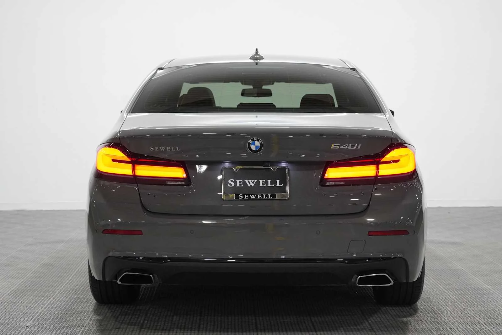 Used 2021 Bernina Grey Amber Effect BMW 540i image 6