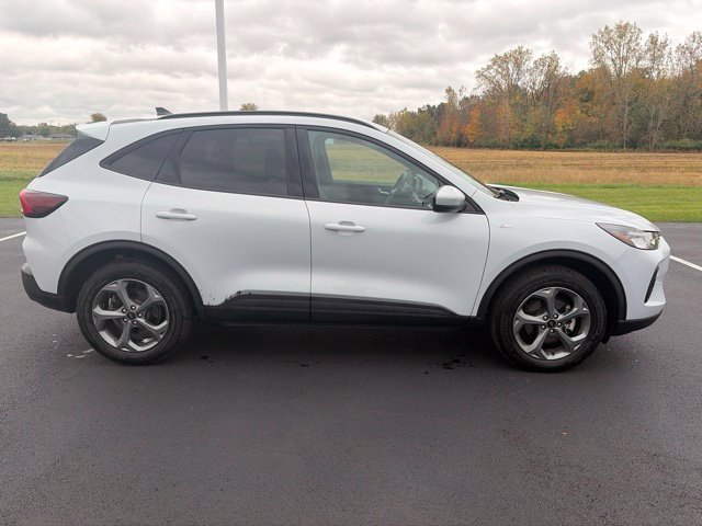 Used 2025 Silver Metallic Ford ST-Line Select image 9