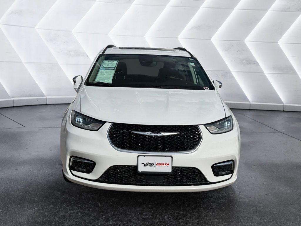 Used 2022 White Chrysler Limited image 6