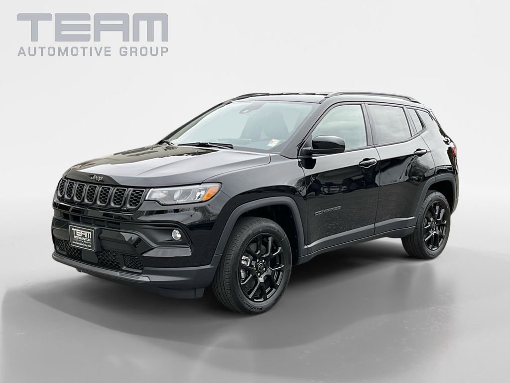 New 2026 Diamond Black Crystal Pearl-Coat Exterior Paint Jeep Latitude image 3