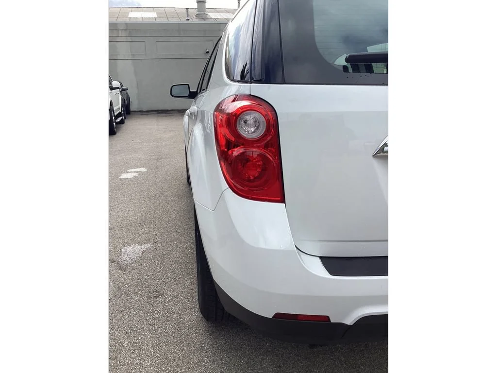 Used 2015 SUMMIT WHITE Chevrolet LS image 26