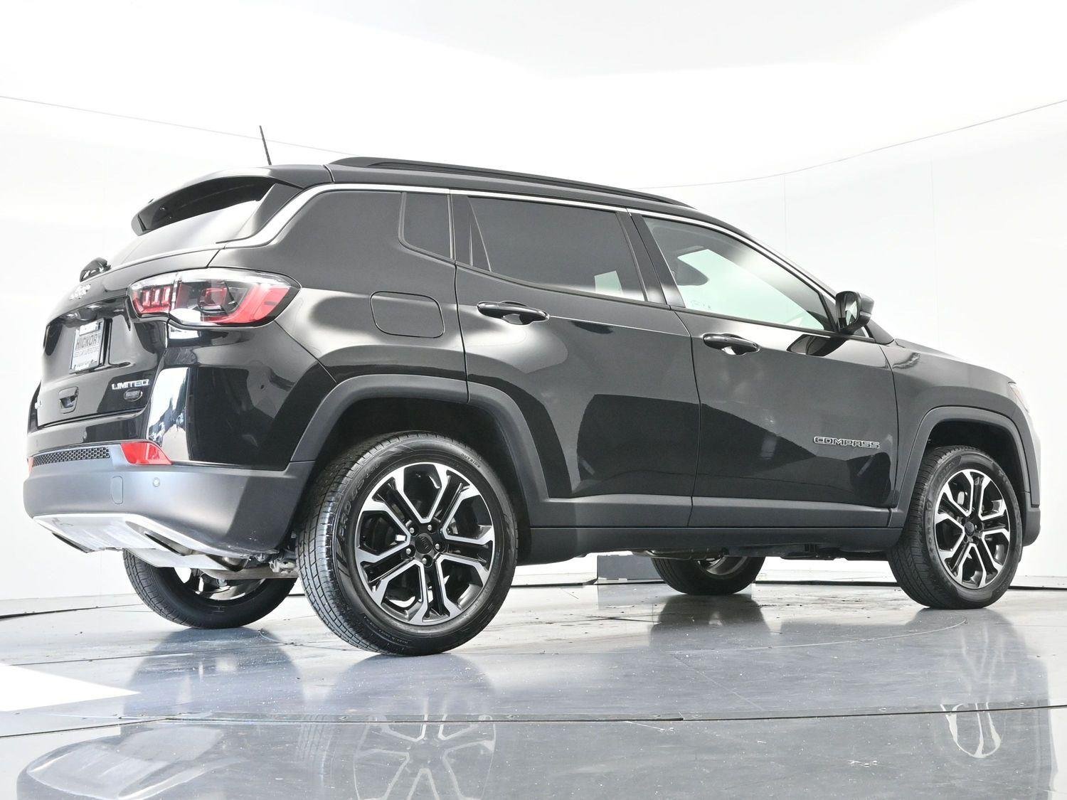 Used 2023 Diamond Black Crystal Pearlcoat Jeep Limited image 52