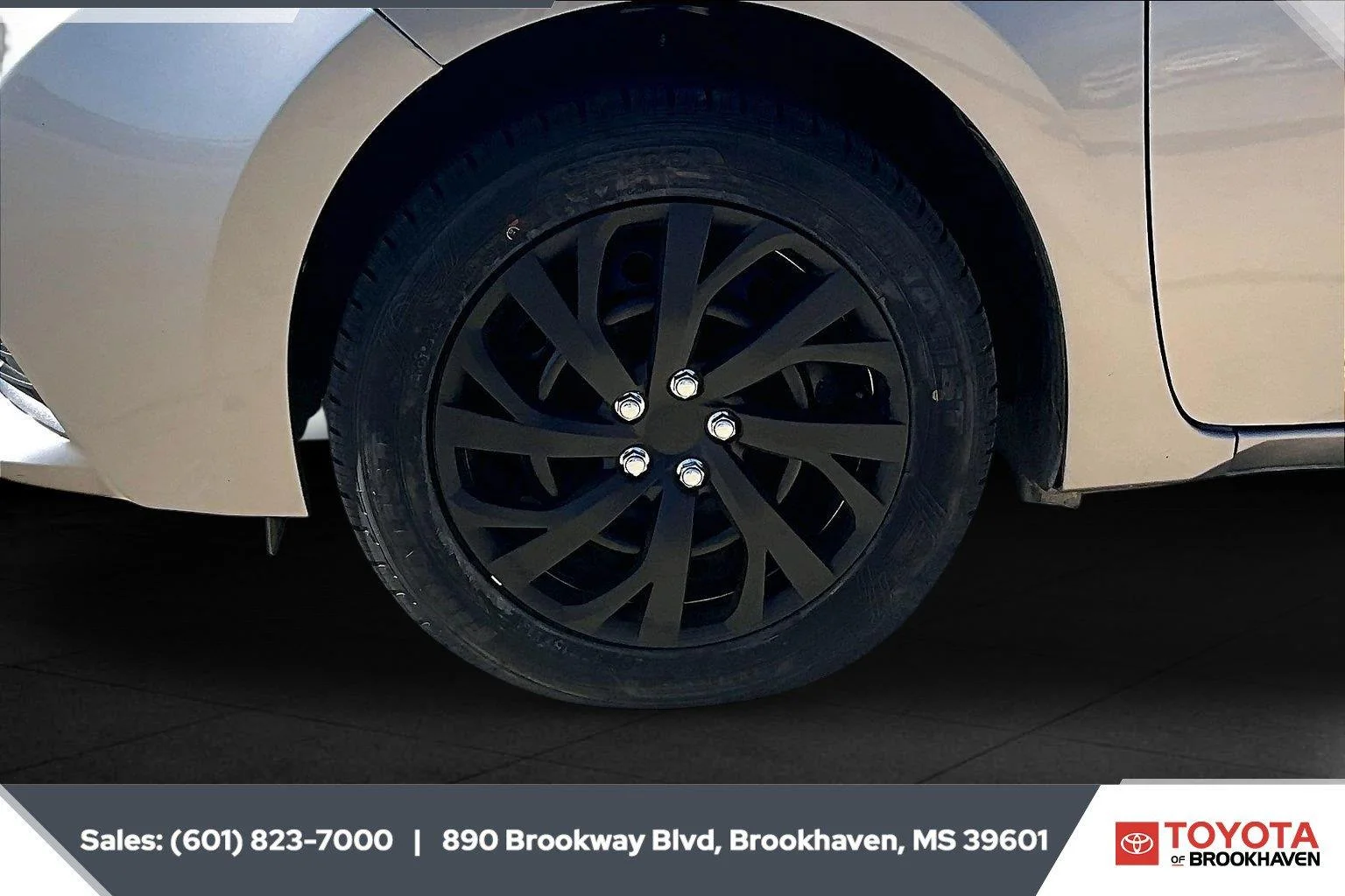 Used 2015 Brown Sugar Metallic Toyota LE image 7