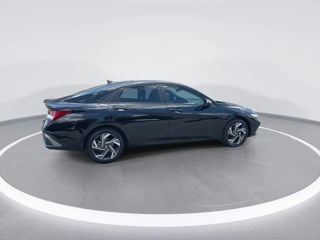 Used 2025 Black Hyundai SEL Sport image 8