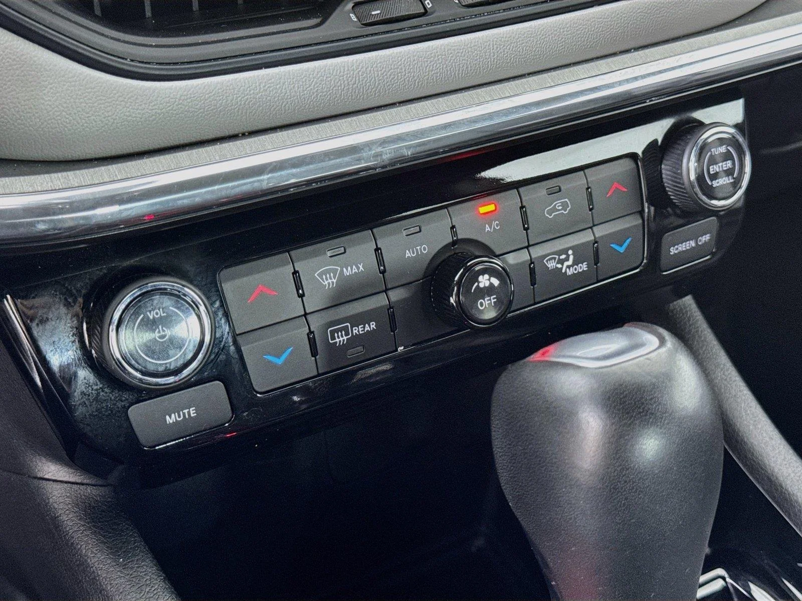 Used 2024 Black Clearcoat Jeep Limited image 15