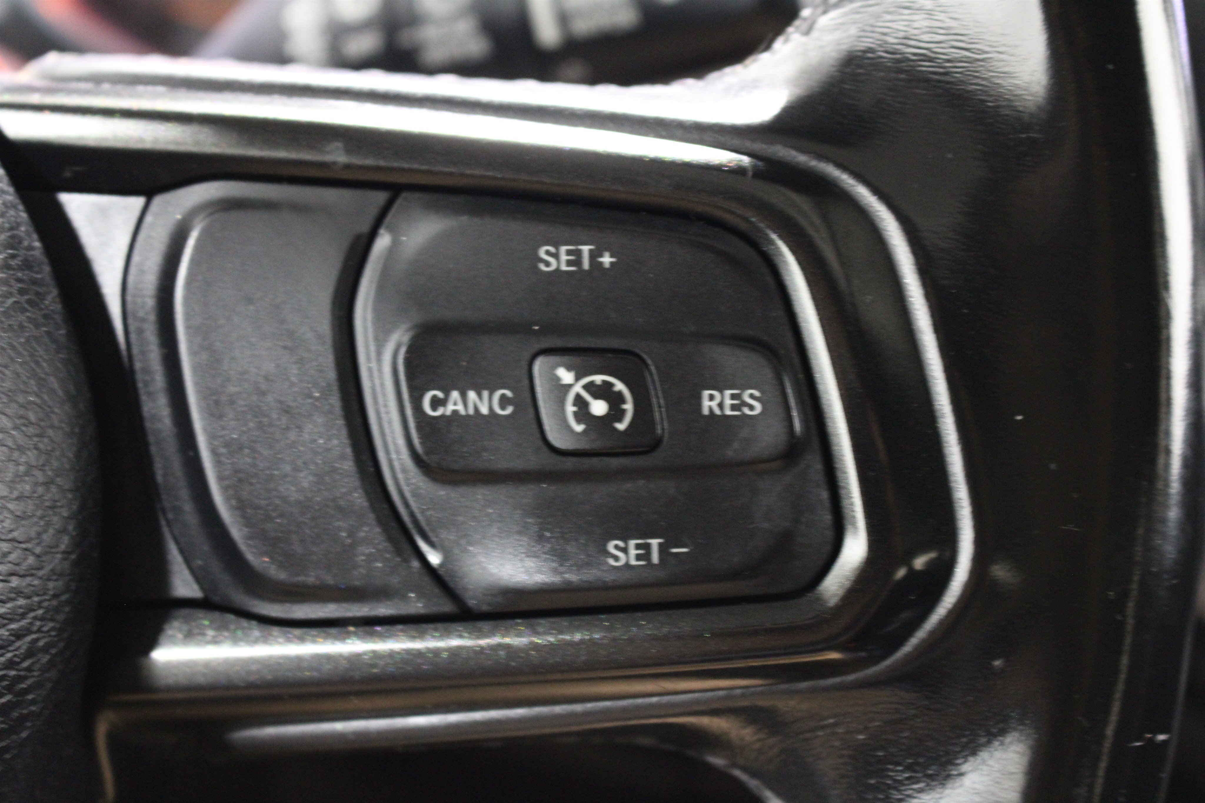 Used 2018 Granite Crystal Metallic Clearcoat Jeep Sport S image 13