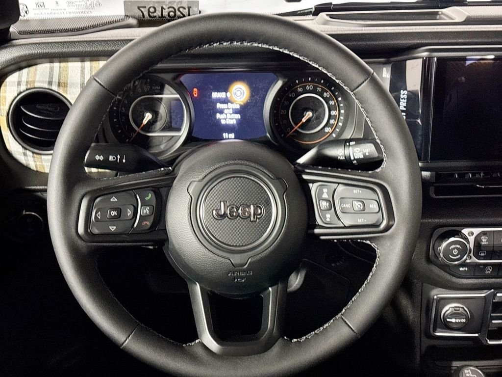 New 2026 Black Clear-Coat Exterior Paint Jeep  image 13
