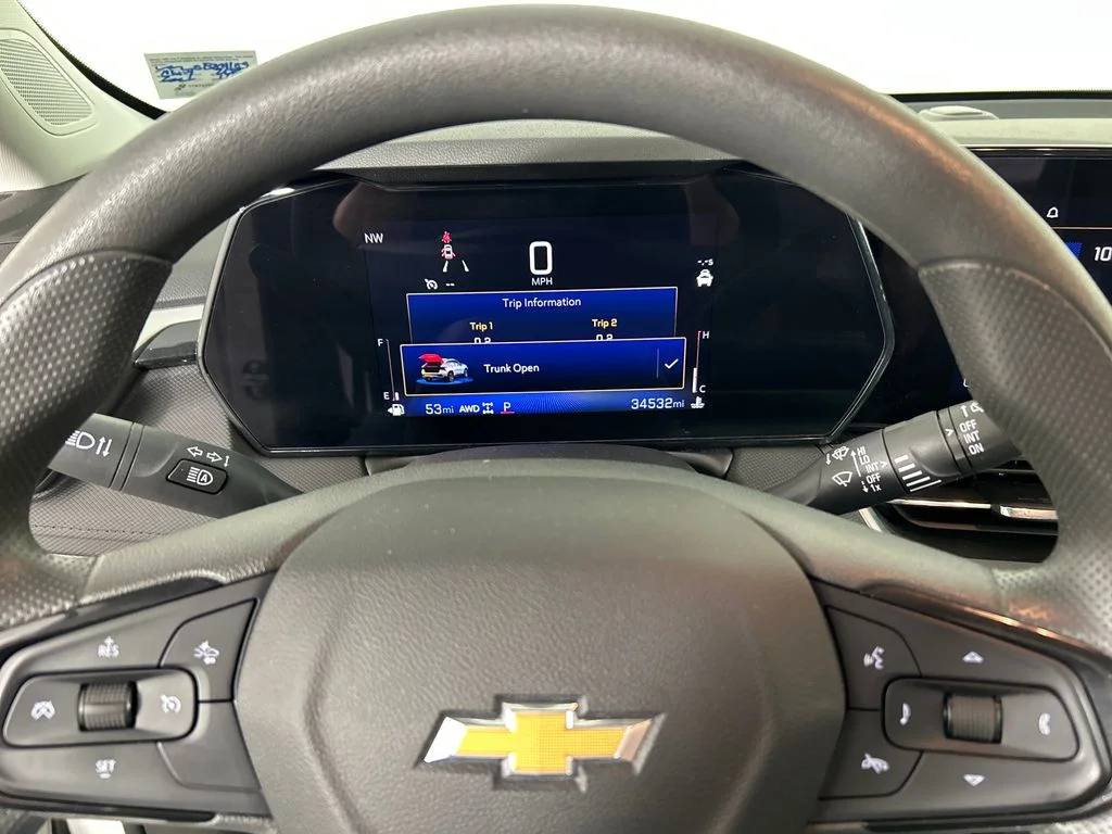 Used 2025 White Chevrolet LT image 11