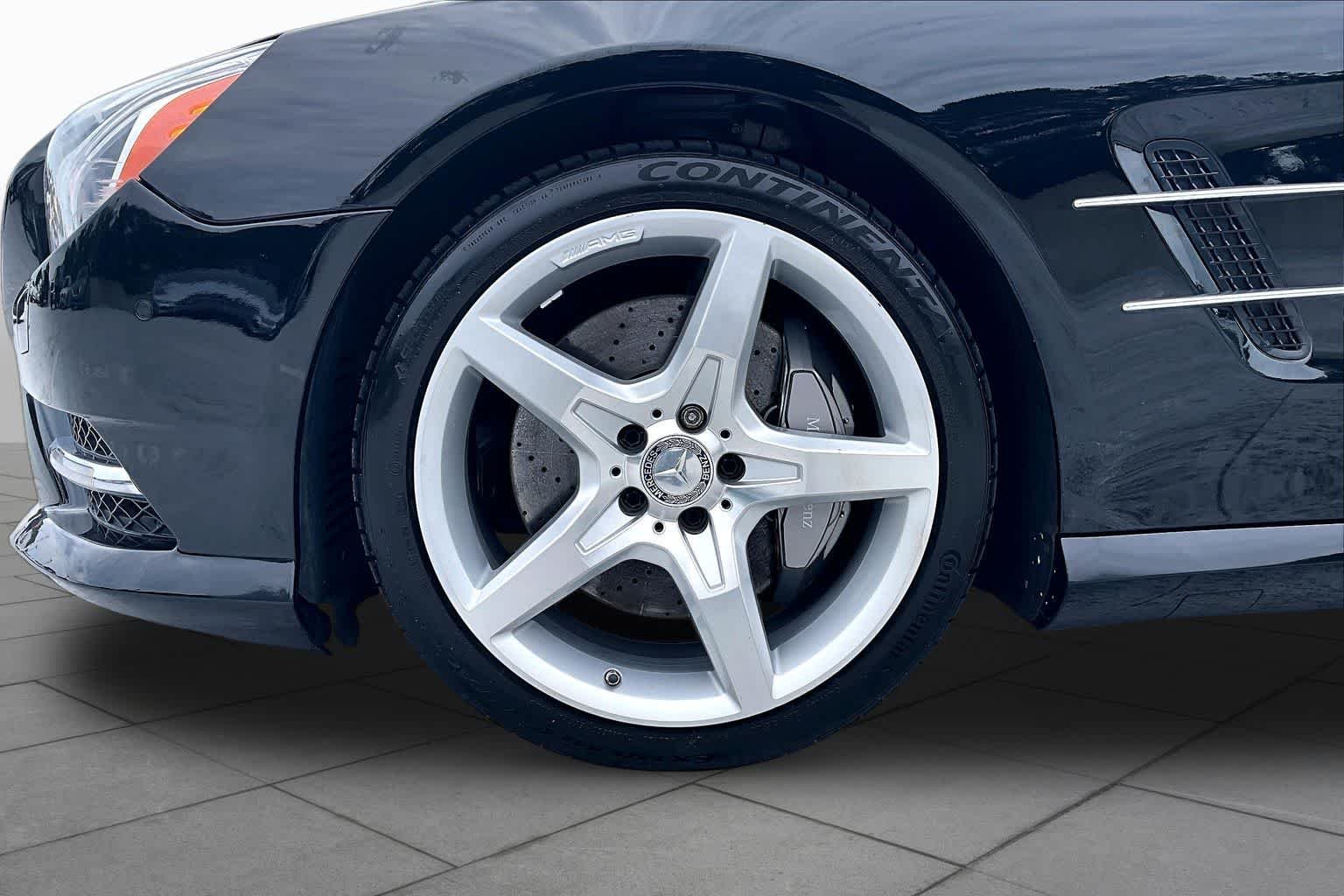 Used 2015 designo Mocha Black Metallic Mercedes-Benz SL 550 image 10