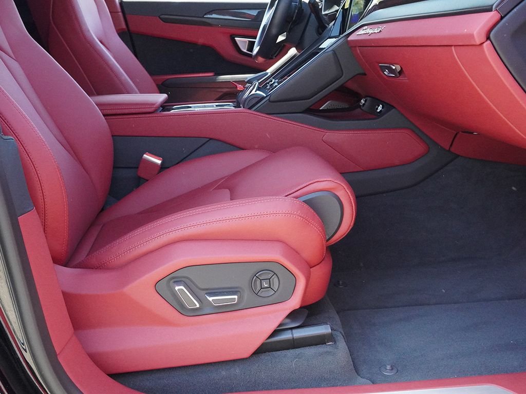 Used 2022 Black Lamborghini Base image 31