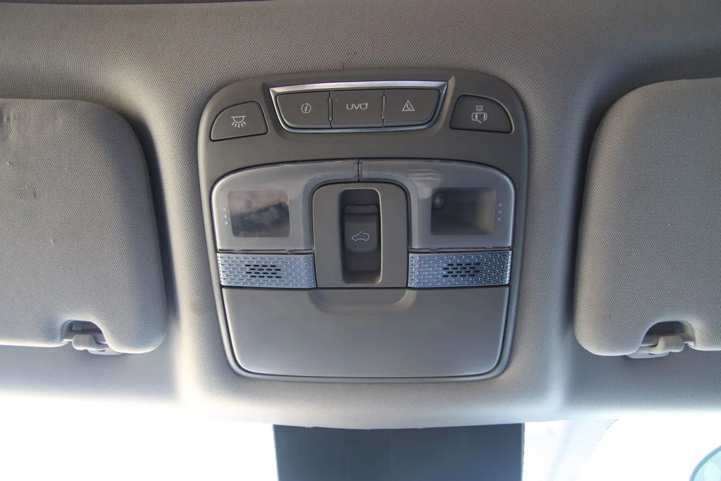 Used 2021 Everlasting Silver Kia EX image 33