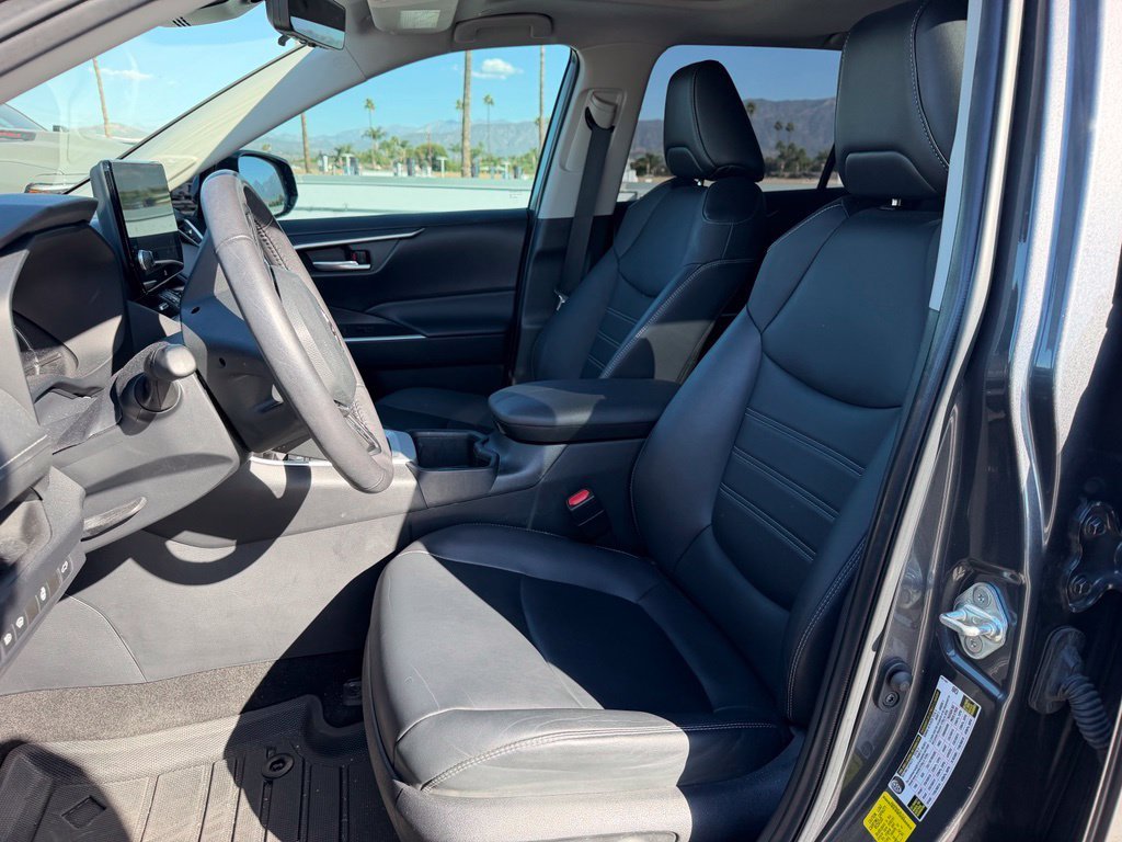 Used 2023 Magnetic Gray Metallic Toyota XLE Premium image 5