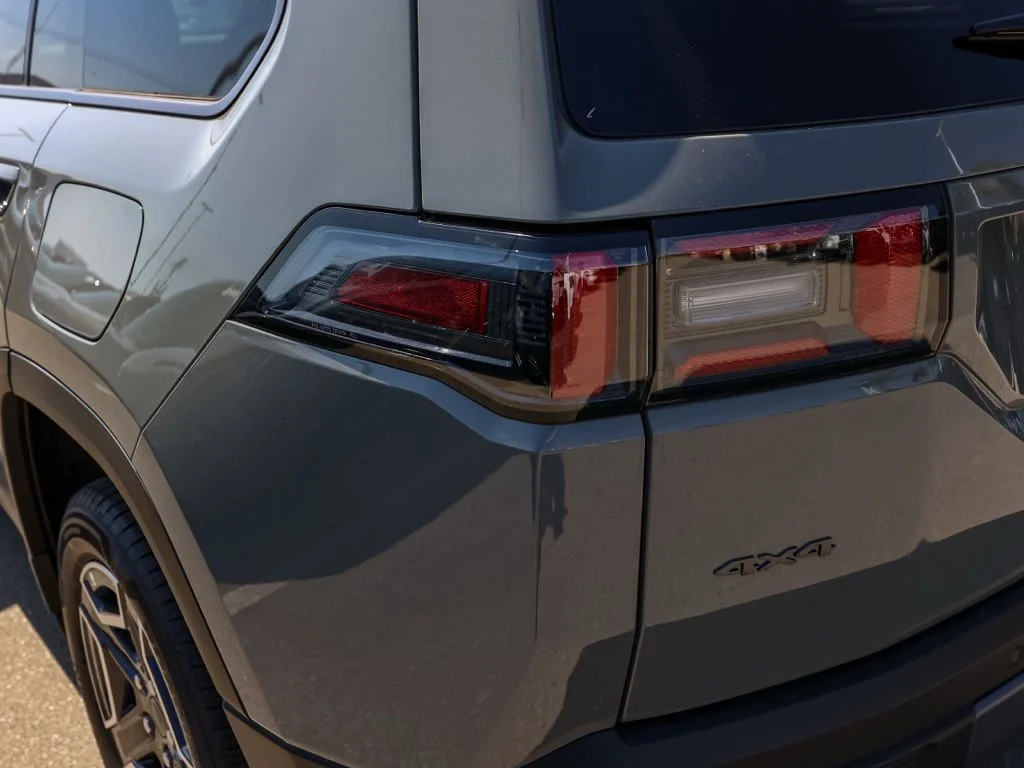 New 2026 Sting-Gray Clear-Coat Exterior Paint Jeep Limited image 6
