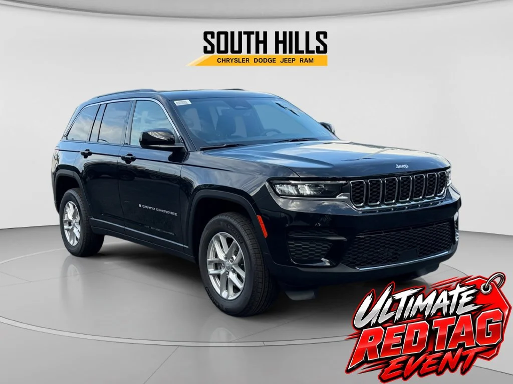New 2026 Diamond Black Crystal Pearl-Coat Exterior Paint Jeep Laredo image 7