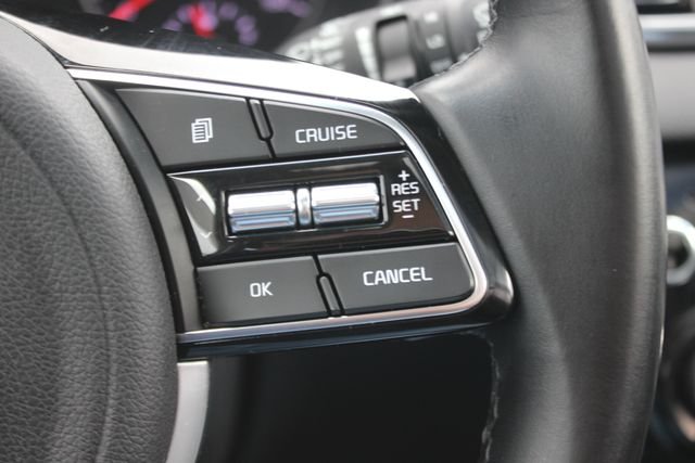 Used 2022 Red Kia EX image 15