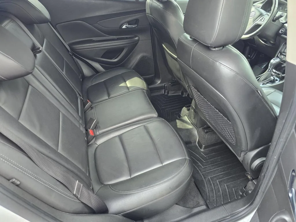 Used 2020 Summit White Buick Essence image 18
