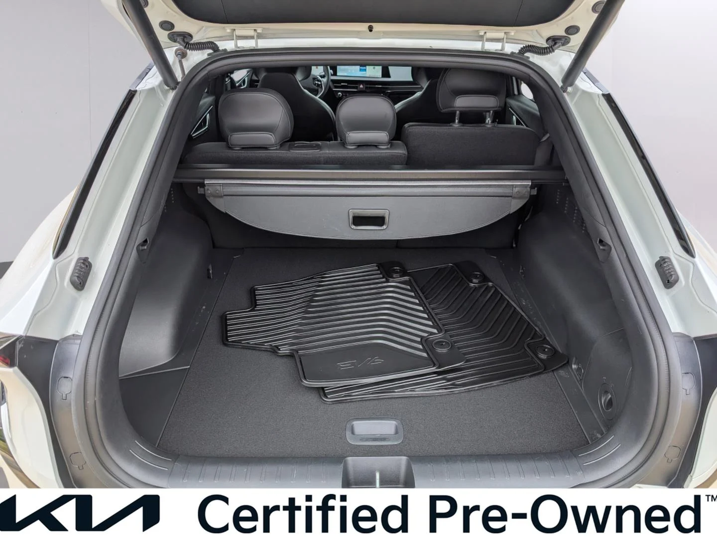 Used 2022 Snow White Pearl Kia GT-Line image 9