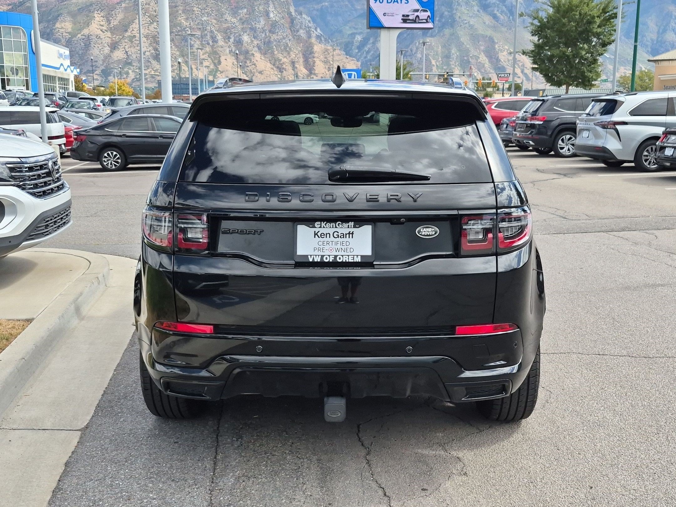 Used 2022 Santorini Black Metallic Land Rover S R-Dynamic image 4