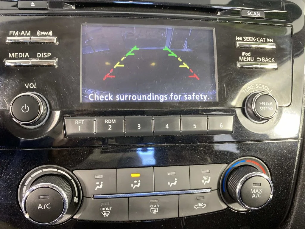 Used 2018 Caspian Blue Nissan S image 21