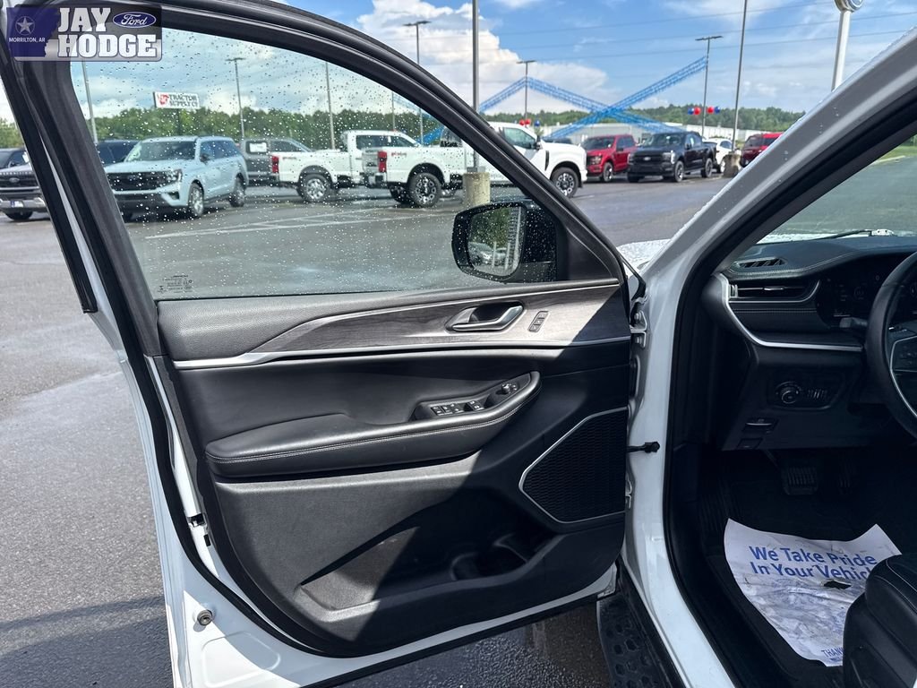 Used 2022 White Jeep Limited image 22