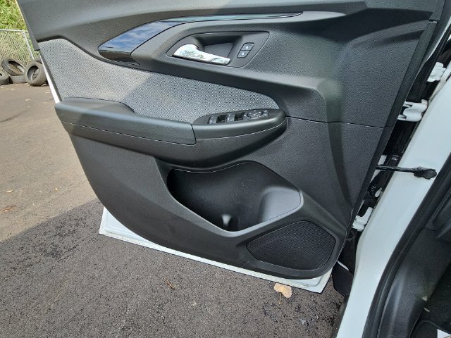 Used 2022 SUMMIT WHITE Chevrolet LS image 24