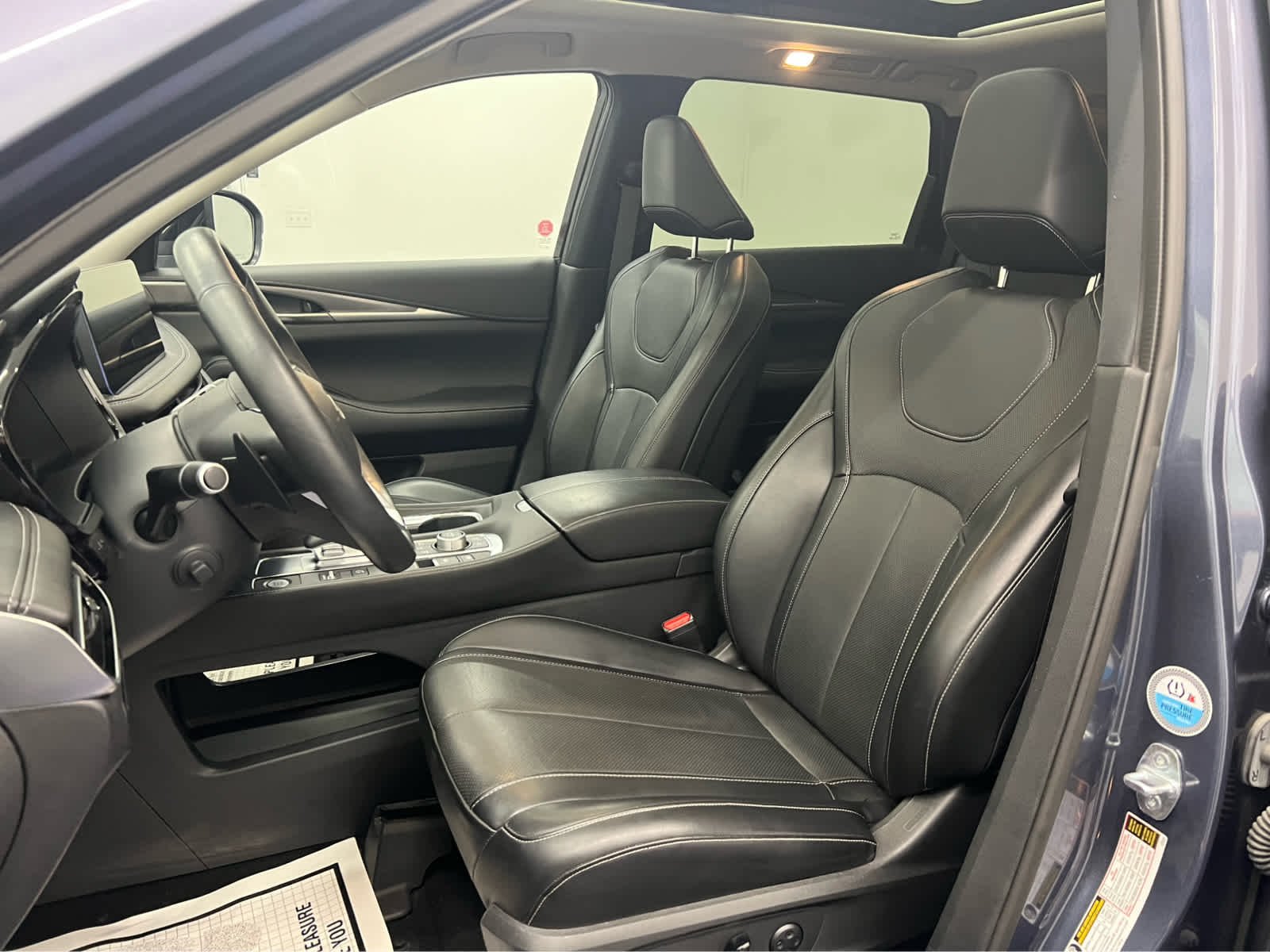Used 2022 Graphite Shadow INFINITI LUXE image 11