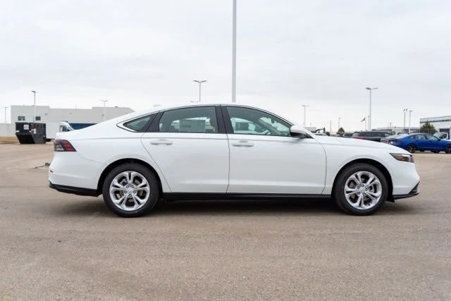 Used 2024  Honda LX image 8