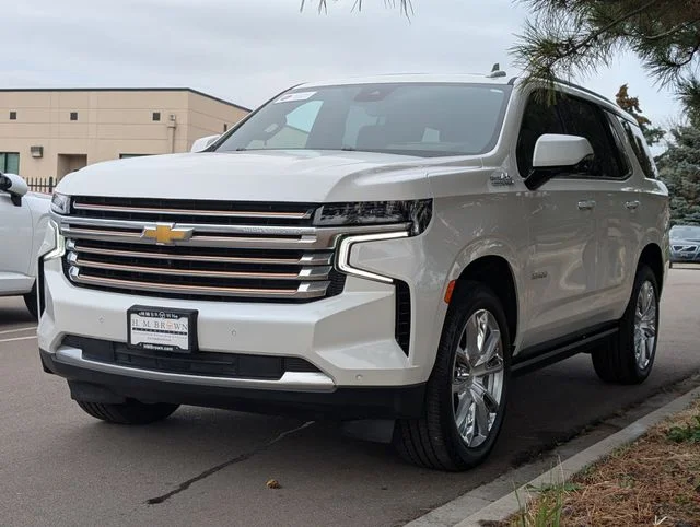Used 2023 Pearl Chevrolet High Country image 5
