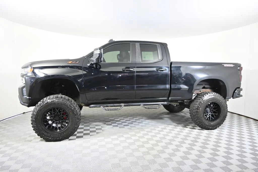 Used 2019 BLACK Chevrolet Custom Trail Boss image 2