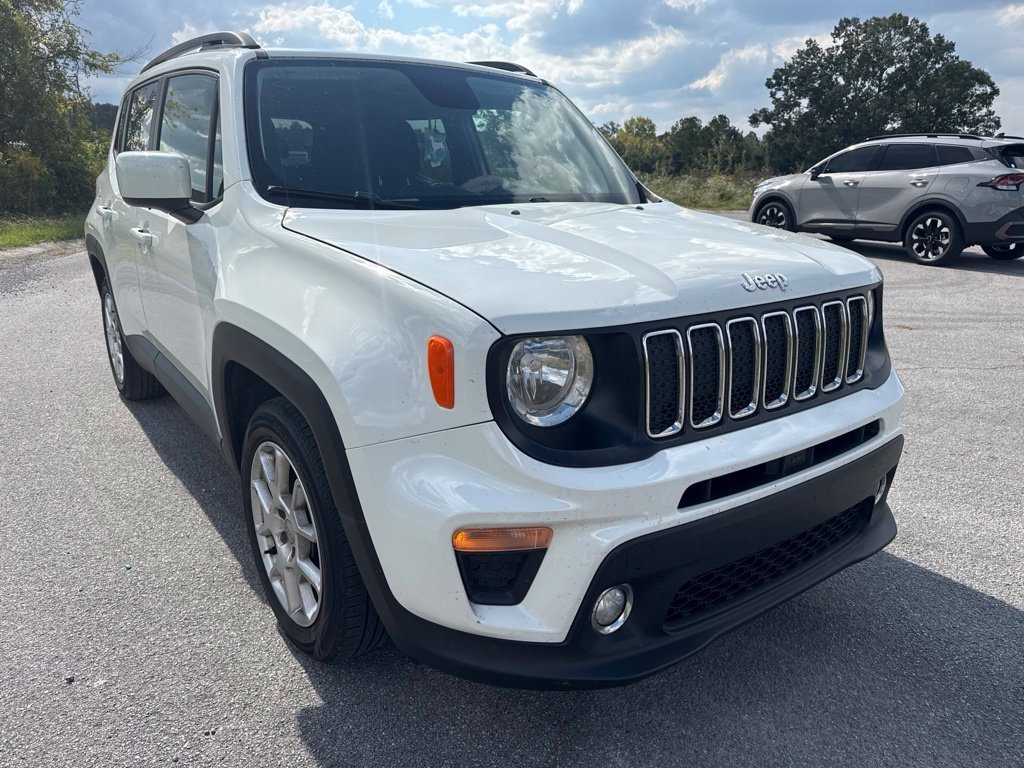 Used 2020 Alpine White Clearcoat Jeep Latitude image 10