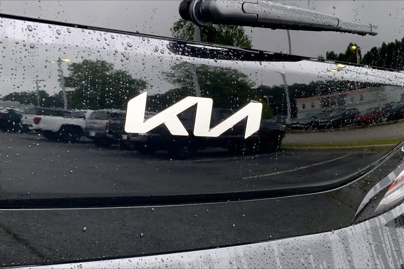 Used 2024 Fusion Black Kia LX image 10